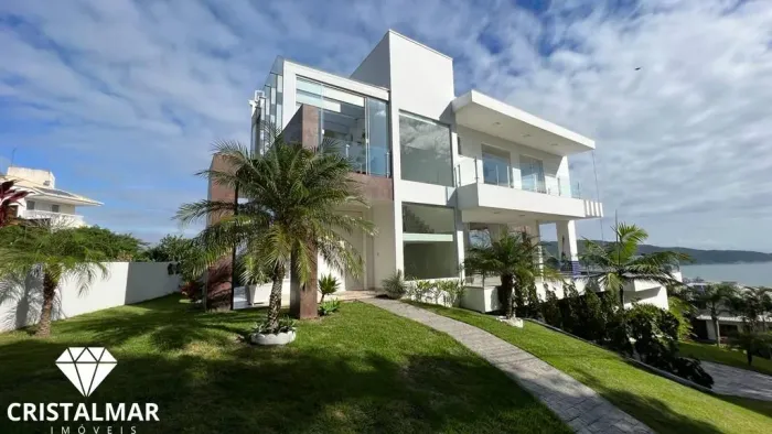 CASA EM CONDOMÍNIO FECHADO COM VISTA PARA O MAR