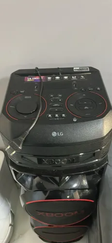 Torre de Som LG XBOOM Graves Potentes, Bass Boost, Iluminação Colorida, Karaokê