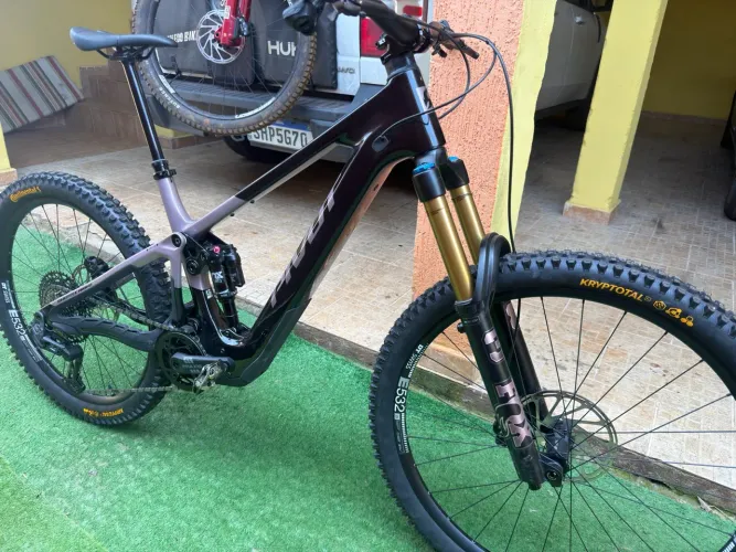Pivot Shuttle ampd Ride Avinox M2s  