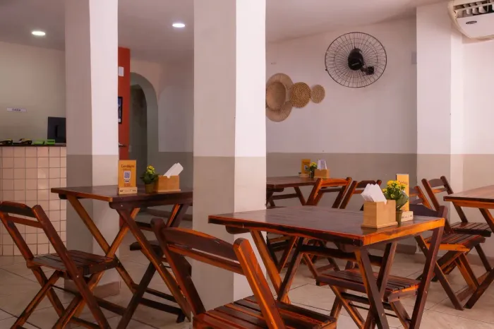 MESA E CADEIRAS