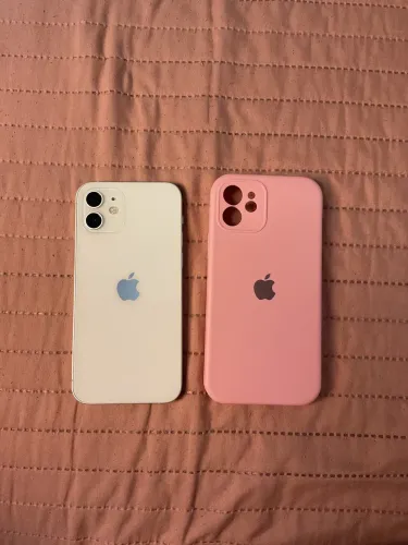 iPhone 12, com caixa, carregador original e capa