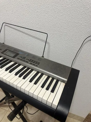Teclado Cássio e suporte para o teclado 
