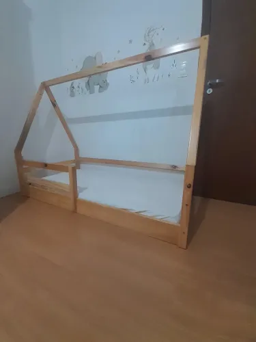Cama montessoriana com colchão