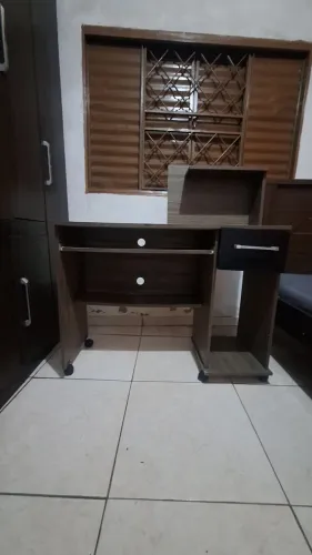 Vende-se escrivaninha