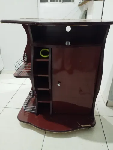 RACK SIMPLES NA COR MARROM