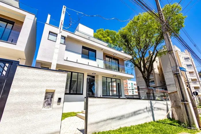 Sobrado Novo 257m², Alto Padrão com elevador,  bairro Santa Quitéria.