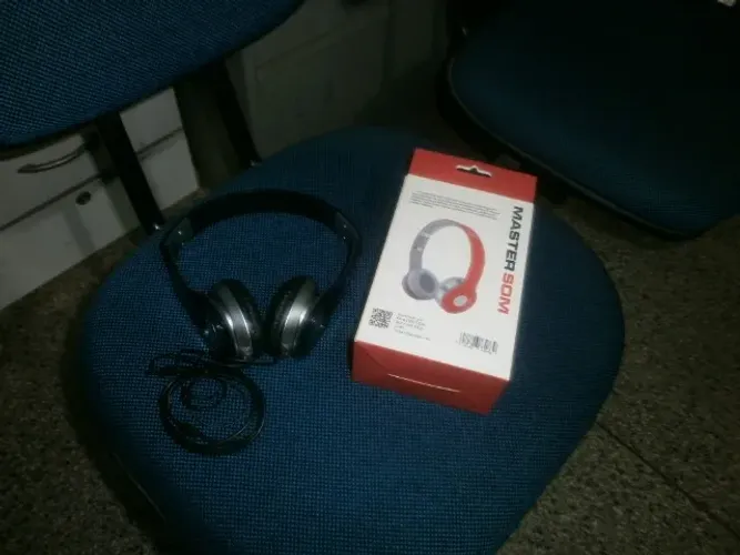 fone de ouvido com cabo