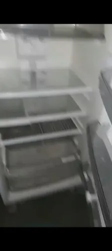 Vendo geladeira duas portas em bom estado