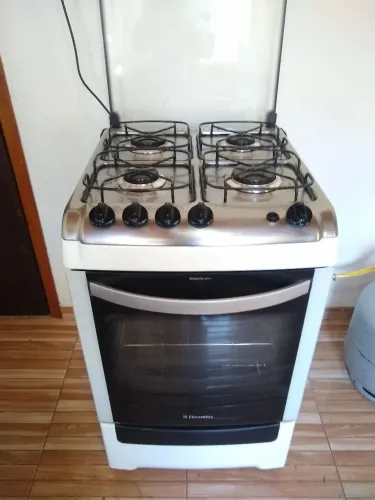 Fogão Eletrolux chefe super funcionando tudo perfeitamente.