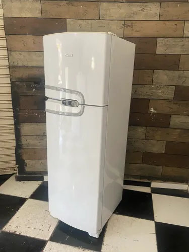 Vendo geladeira cônsul 127 volts 287 litros original e funcionando 