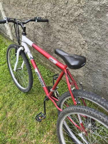 Bicicleta aro 26 semi nova