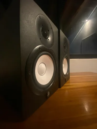 Par de Monitores Yamaha HS7 - Seminovo!