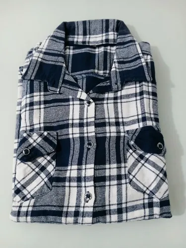 Vendo essa camisa esporte xadrez masculina veste P em bom estado