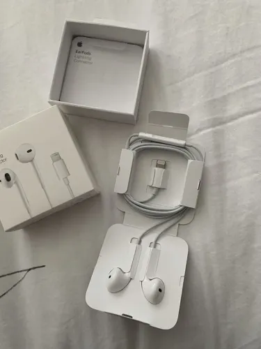 Fone de Ouvido Apple EarPods Intra-Auricular com Conector Lightning Branco