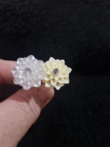 Grampo Ponto de luz para cabelos flor com strass 