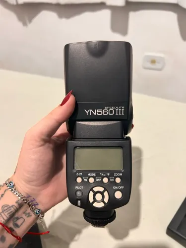 Flash para Câmera YONGNUO SPEEDLITE YN560 ||| + Pilhas recarregáveis
