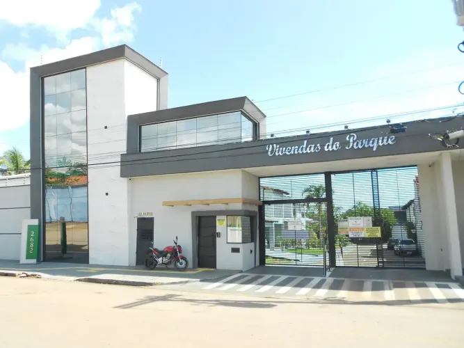 EXCELENTE CASA TIPO SOBRADO, 05 SUITES, EM CONDOMÍNIO.