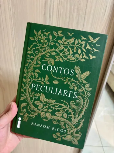 Livro contos peculiares