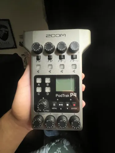 Mesa de audio - podtrack p4 - otimo estado