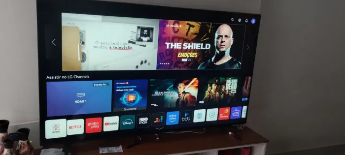 Smart tv LG 65 polegadas - 4K - 60 FPS para jogar - modo gamer e modo cinema.