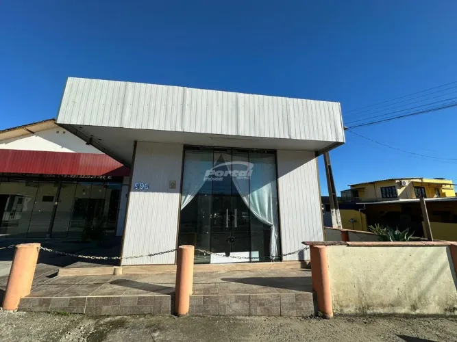 Sala comercial de 50m² disponível para locação em Balneário Piçarras (cód. 23699)