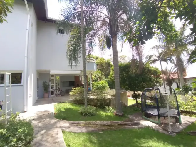 Casa de condomínio para venda tem 249 metros quadrados com 3 quartos