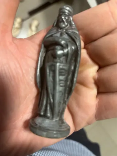 conjunto europeu de xadrez temático medieval produzido na décadas de 1950