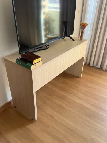 Mesa multifuncional (Tv, Canto, Suporte)