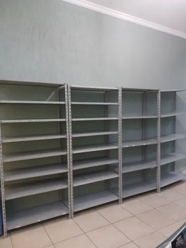 Vende se prateleiras  e gondulas 