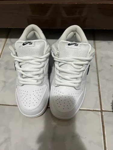 Nike dunk sb white gum