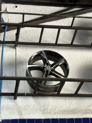 Roda Audi/ Mercedes aro 20.