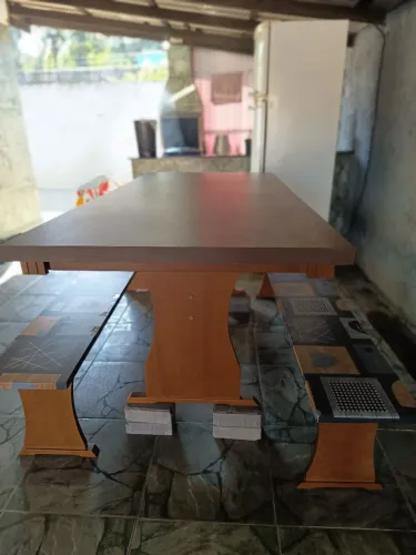 Vendo mesa com bancos , para lazer, leia anúncio por gentileza