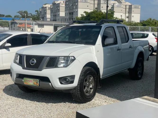 Nissan Frontier SV At.cd 4X4 2.5 TB Diesel Mec. 2014