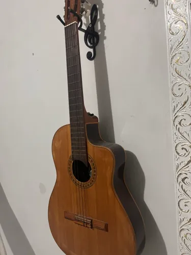 Violão elétrico clássico