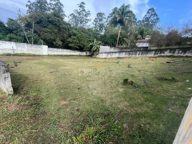 Terreno plano de 300 m² próximo a portaria 1 do condominio Aruã em Mogi das Cruzes.