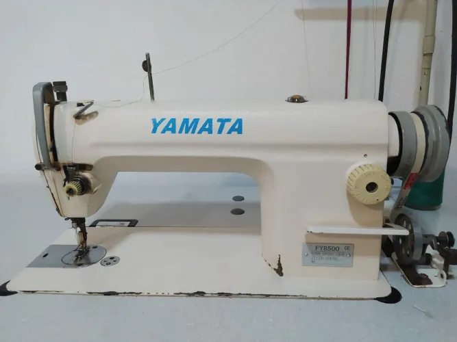 Máquina de Costura Industrial Reta Yamata