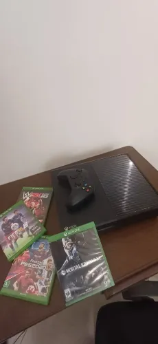 XBOX ONE FAT FOSCO 500GB + 1 Controle XBOX SERIES X + 1 controle n/ original + 5 jogos
