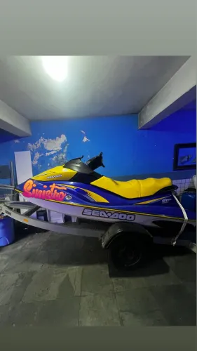 Jet ski seadoo gti 130 .