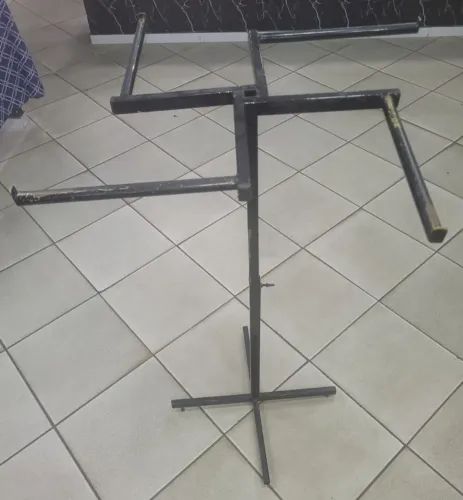 Oportunidade! Araras Expositoras de Loja com 4 Braços