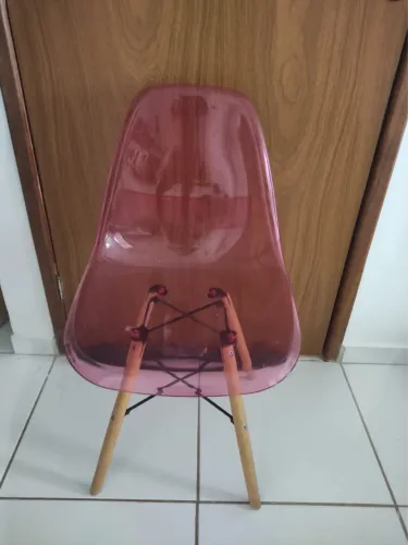 Cadeira rosa 30,00 reais