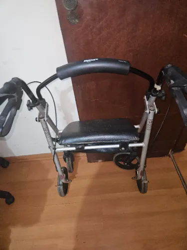 Andador em Alumínio Dobrável Com 4 Rodas Assento e Cesta