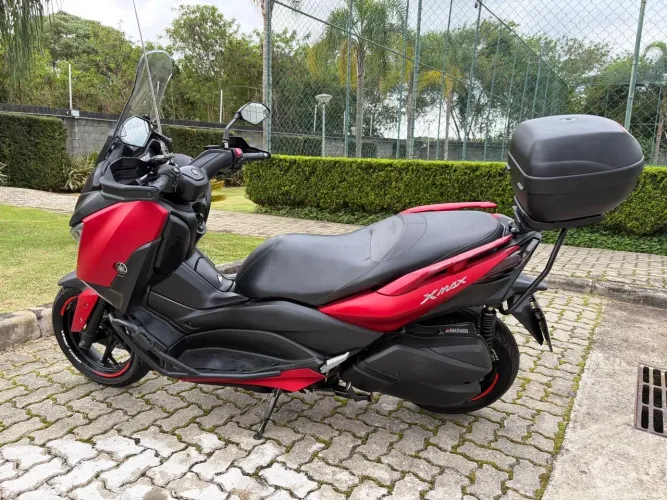 Vendo Xmax 250 vermelha fosca freios ABS