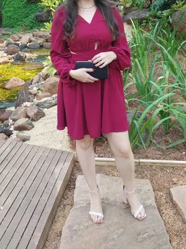 Vestido curto marsala