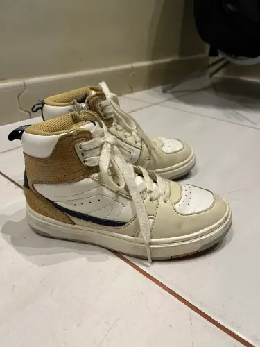 Bota da marca Zara ,número 30