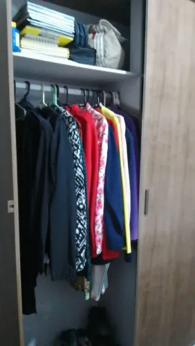 2 guarda roupa 3 portas com espelho esta montado