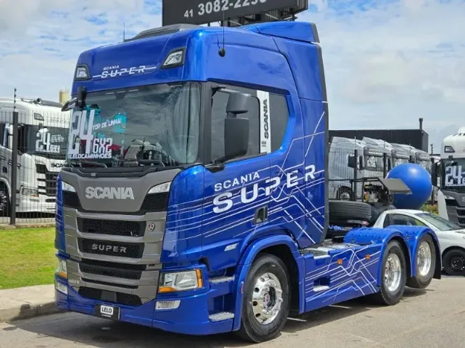 Scania R460 Super 6X2 Ano 2024 Automático Ar Condicionado Farol de teto e grade geladeira