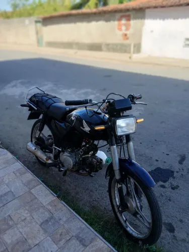 Moto em perfeito estado 