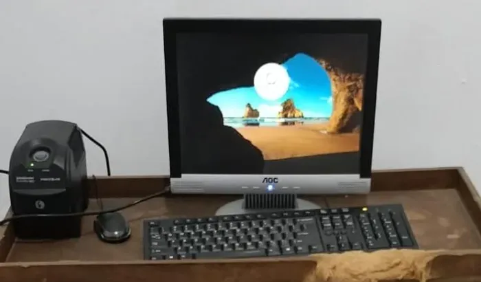 Estabilizador + Monitor + teclado 