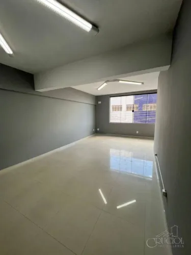 Sala Comercial Estratégica no Centro Próximo aos Terminais Urbano e Metropolitano