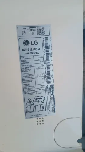 Ar condicionado LG inverter 12.000 btus seminovo, sem marcas.